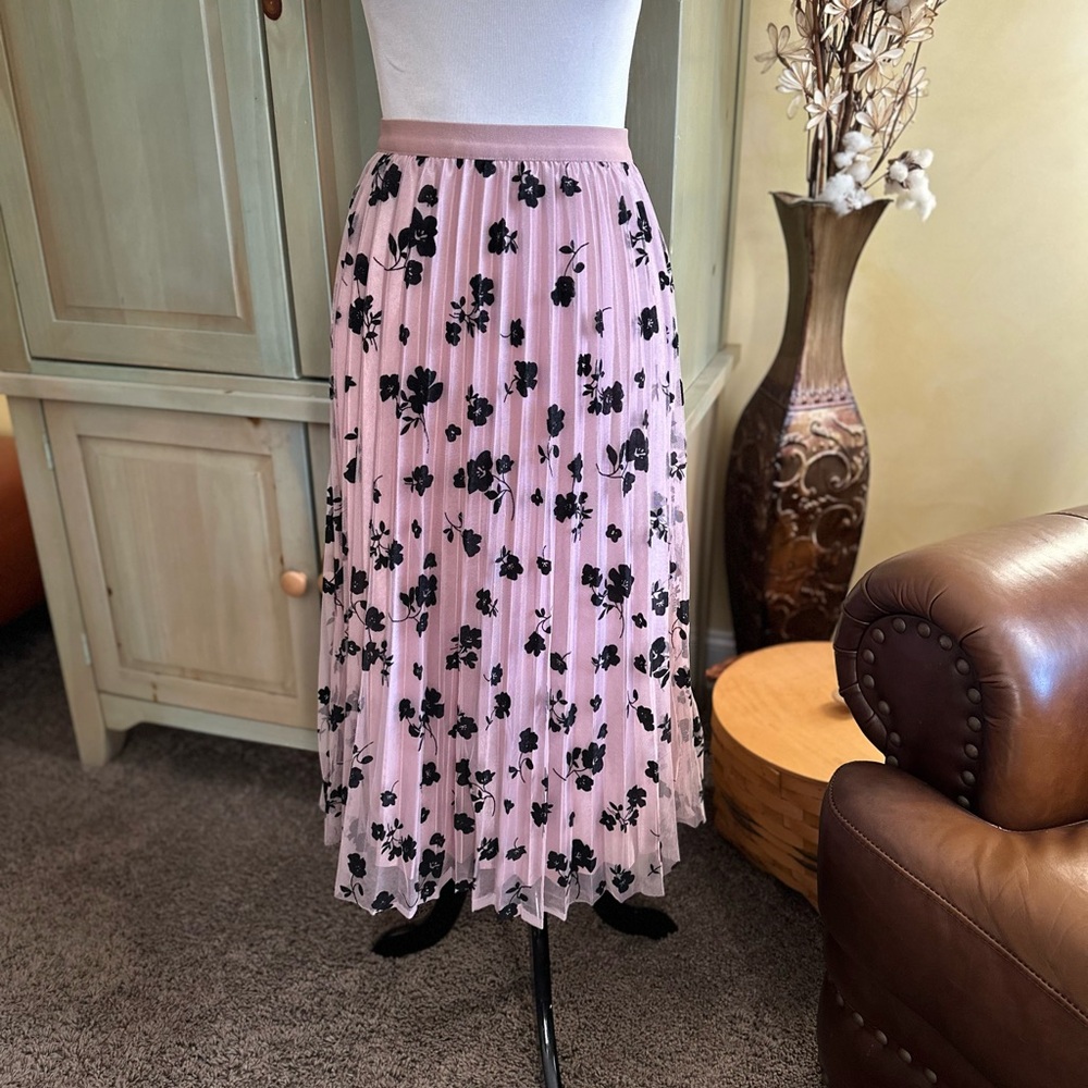 New Mix Pink/Black Floral Skirt